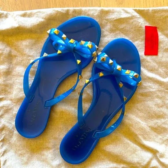 Valentineno Rockstud Thong Sandal. - Picture 1 of 8